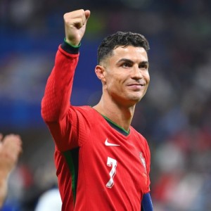 Kaiyun开云中国官网-葡萄牙主帅：C罗树立的榜样，对年轻球员和整个团队都大有裨益