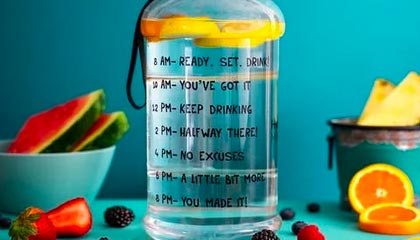 太阳社媒晒邓恩在防守训练中十分积极，并不断大声呼喊